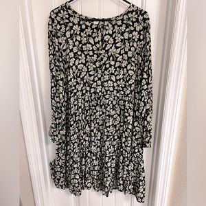 Old Navy Long Sleeve Tiered Swing Dress Green Floral